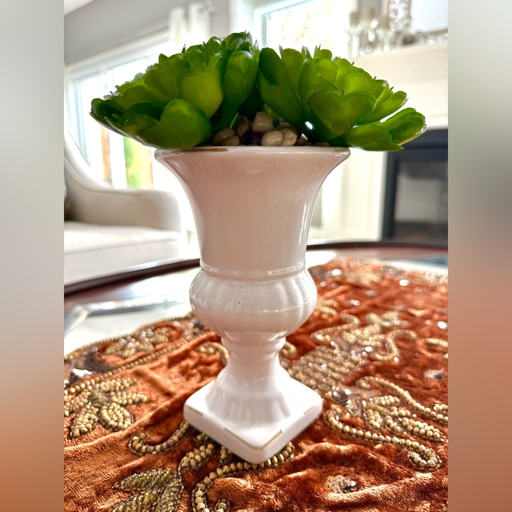 Flower White Vase - Picture 3 of 3